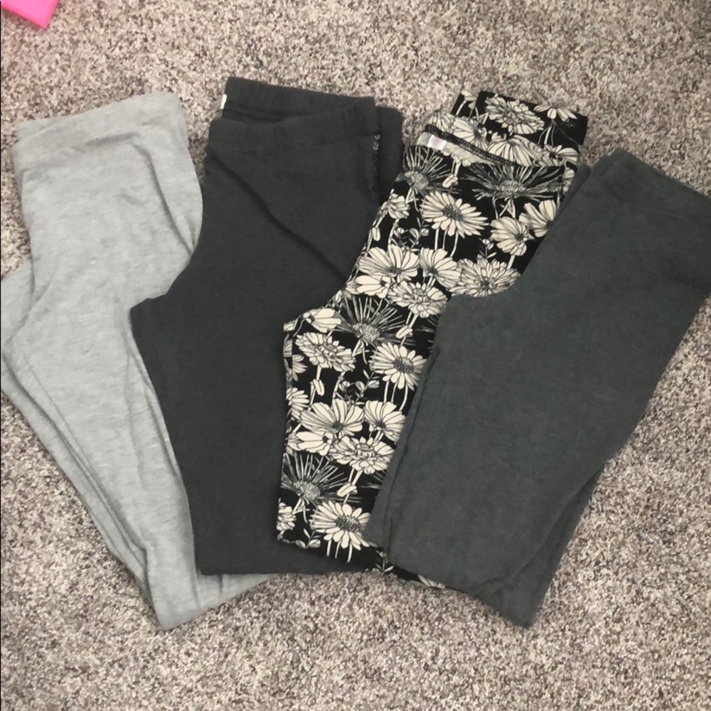 🍾Bundle of 4 pairs of Leggings! All for $6!